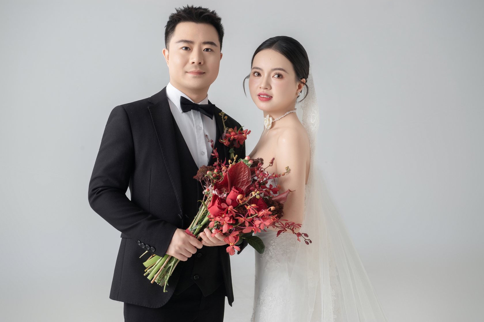 白底近景合影